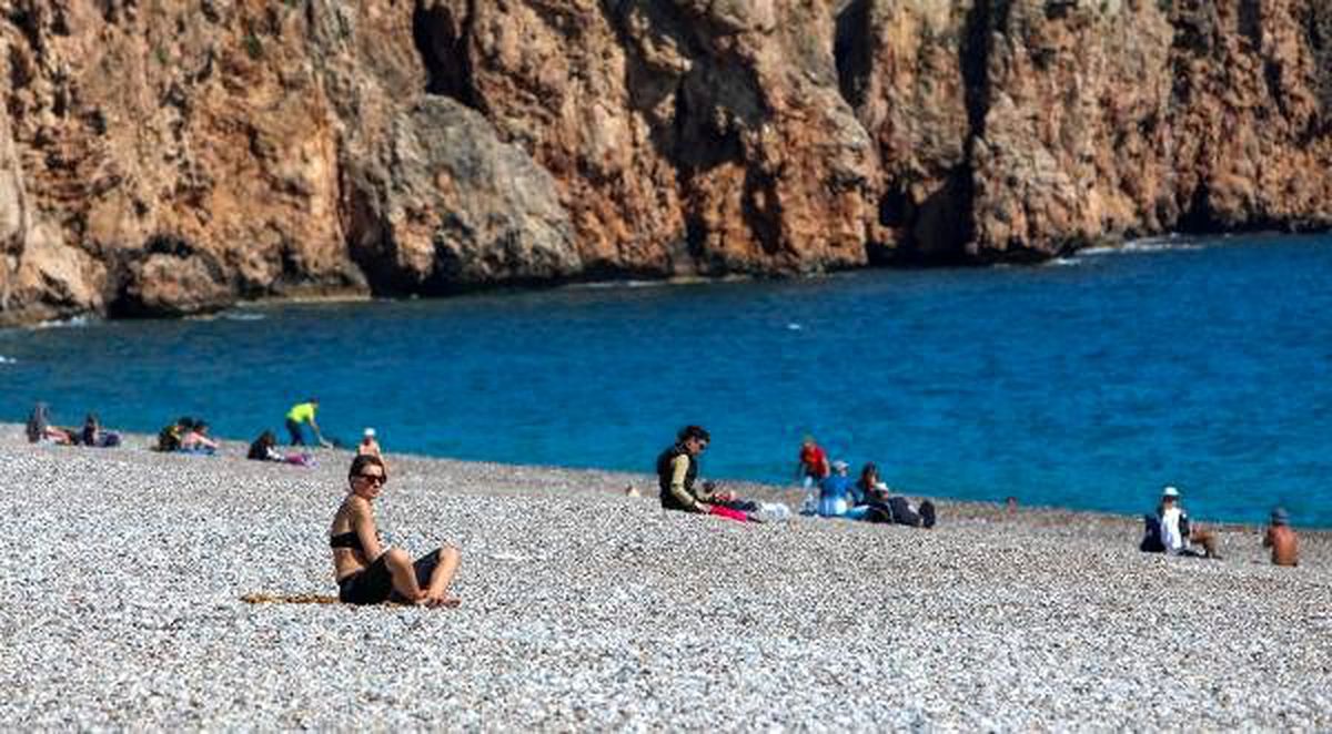 Antalya\'da, Mart ayında deniz keyfi