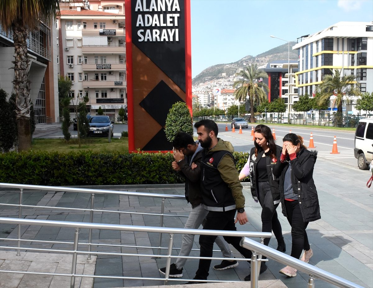 Antalya\'da villada Hint keneviri yetiştirdiği öne sürülen 2 zanlıdan biri tutuklandı