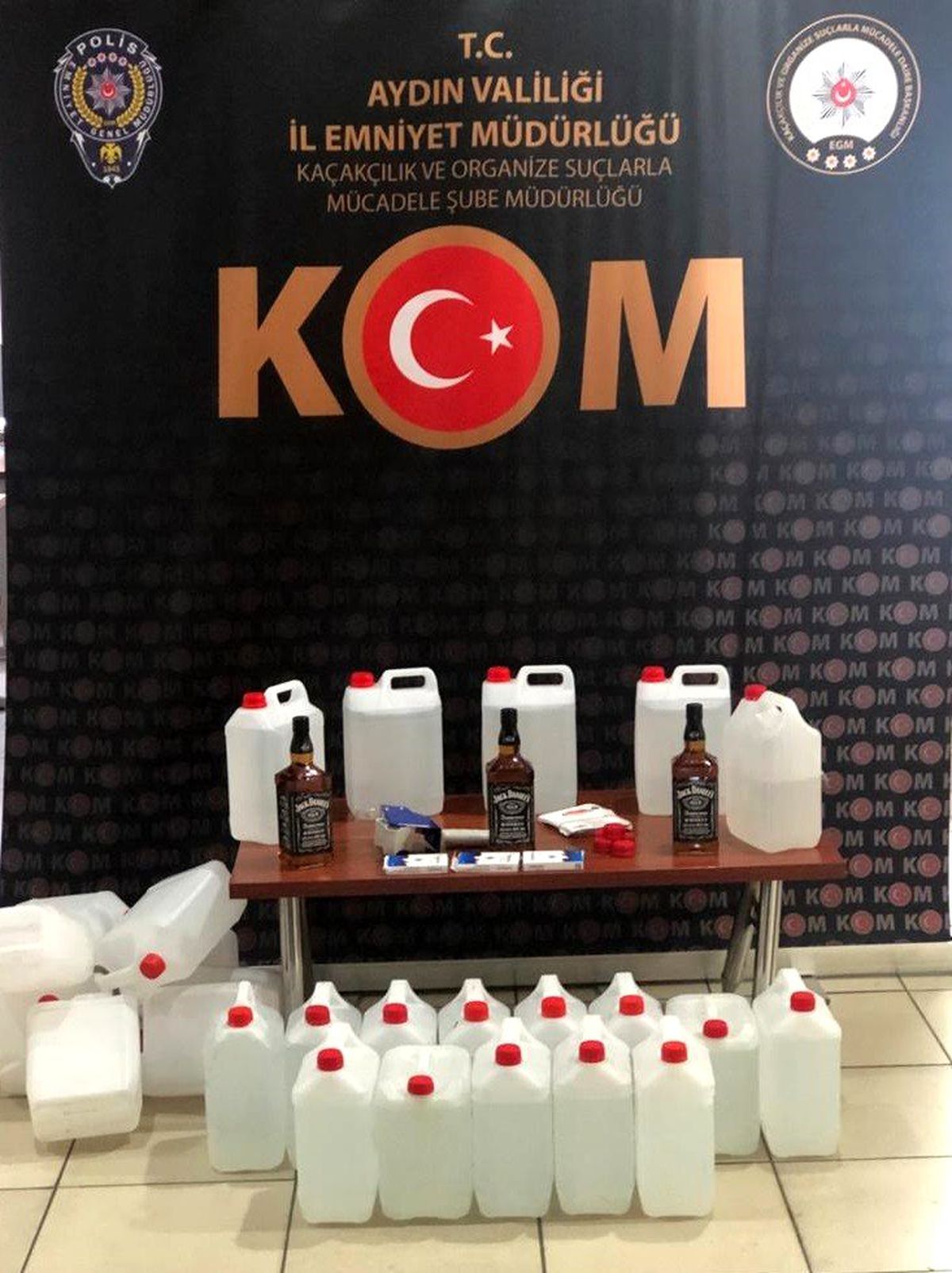 Aydın\'da 2697 litre etil alkol ele geçirildi