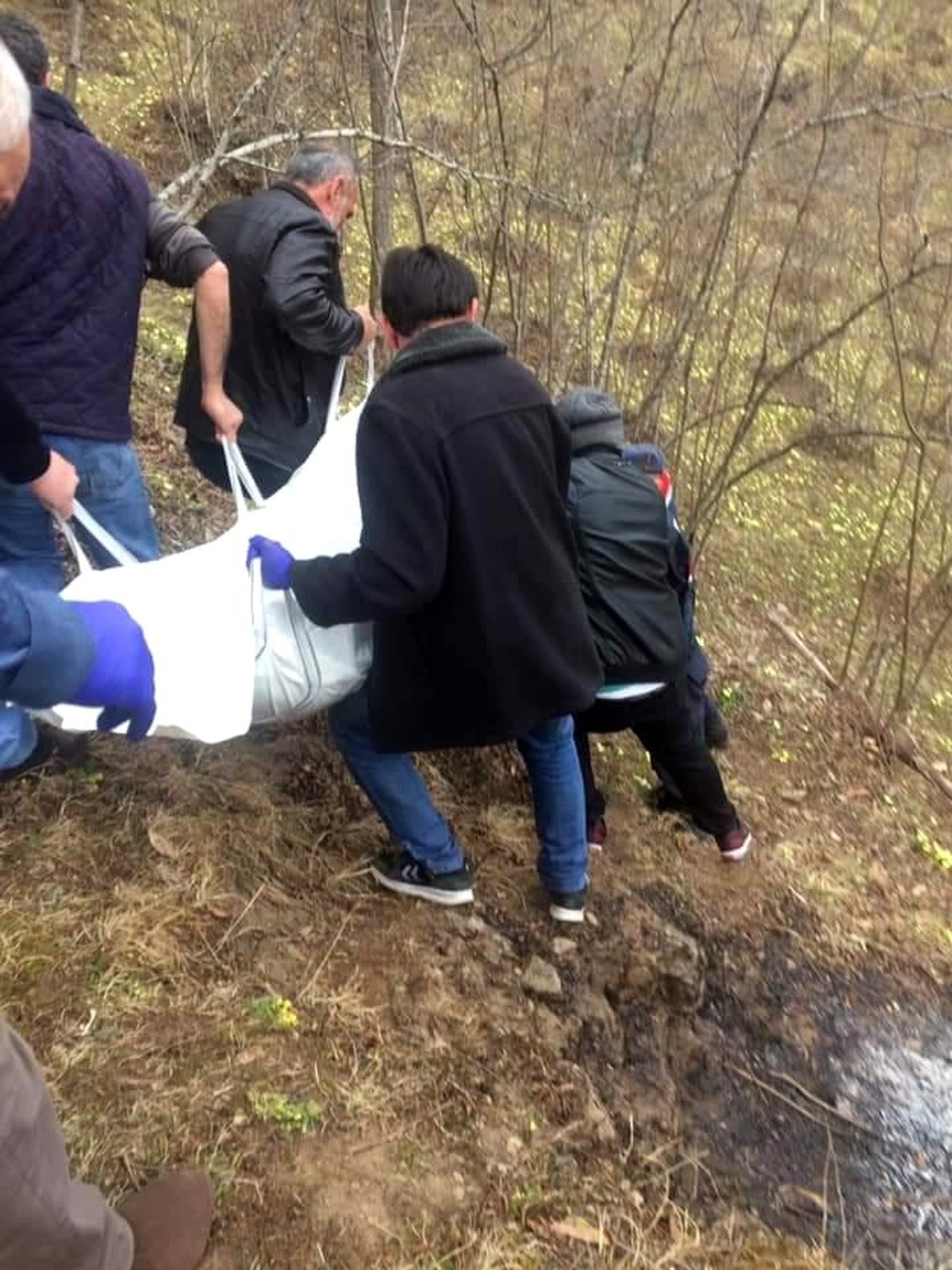 Bahçeyi temizlemek için yaktığı ateşe düşerek hayatını kaybetti