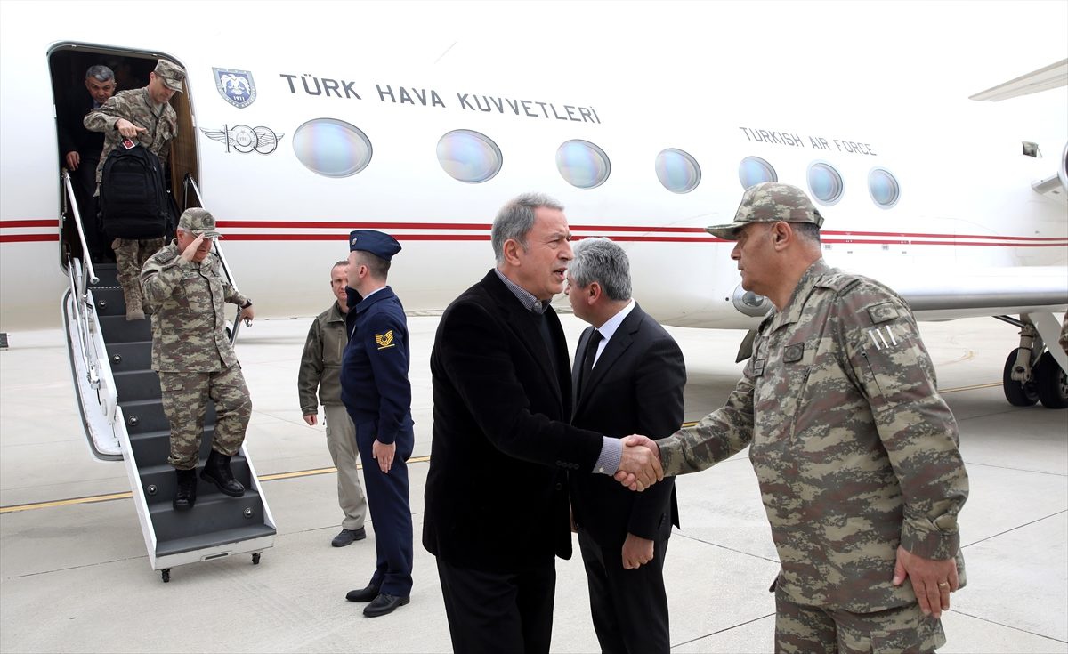 Bakan Akar ve komutanlar sınırın sıfır noktasında