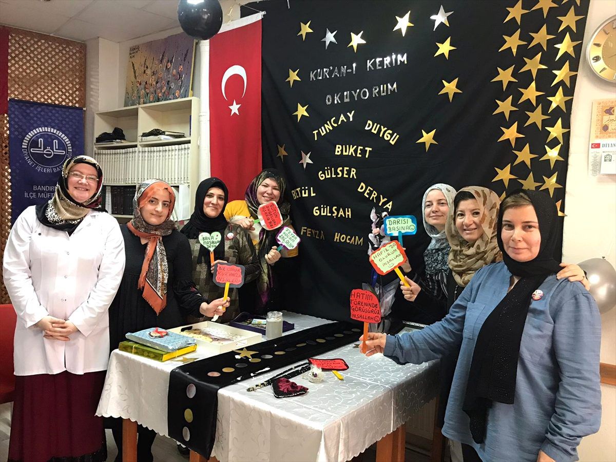 Bandırma\'da 7 işitme engelli, işaret diliyle Kur\'an-ı Kerim öğrendi