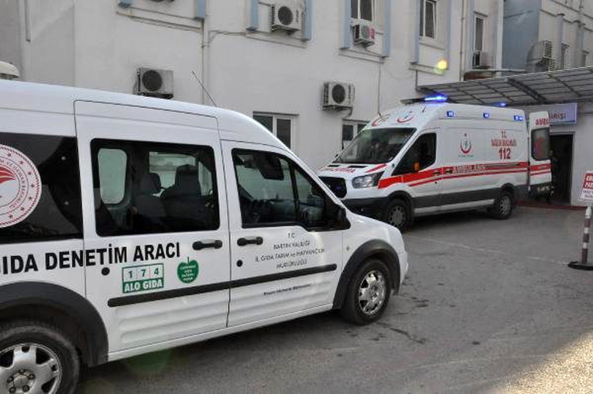 Bartın\'da 107 üniversiteli, zehirlenme şüphesiyle hastanelik oldu