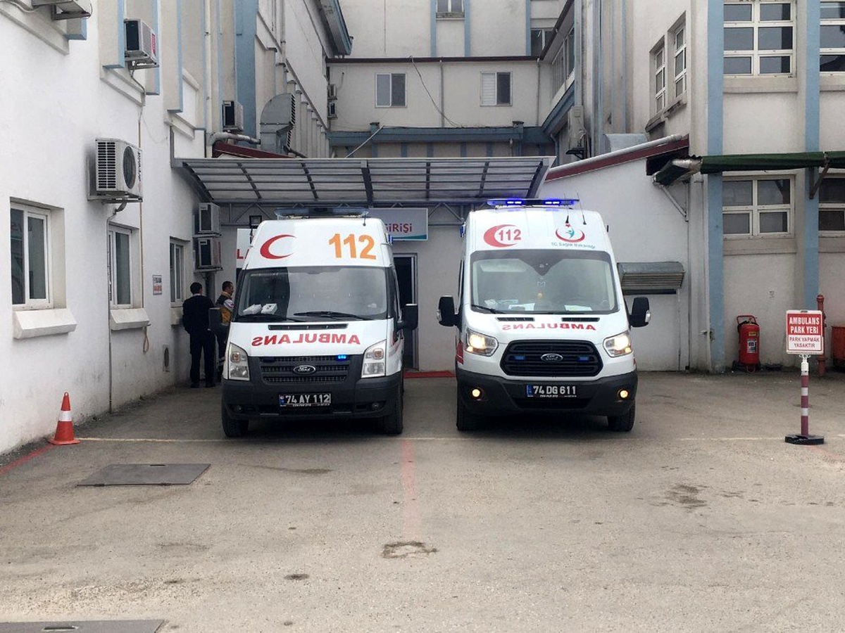 Bartın\'da gıda zehirlenmesi şüphesi: 107 öğrenci hastaneye kaldırıldı