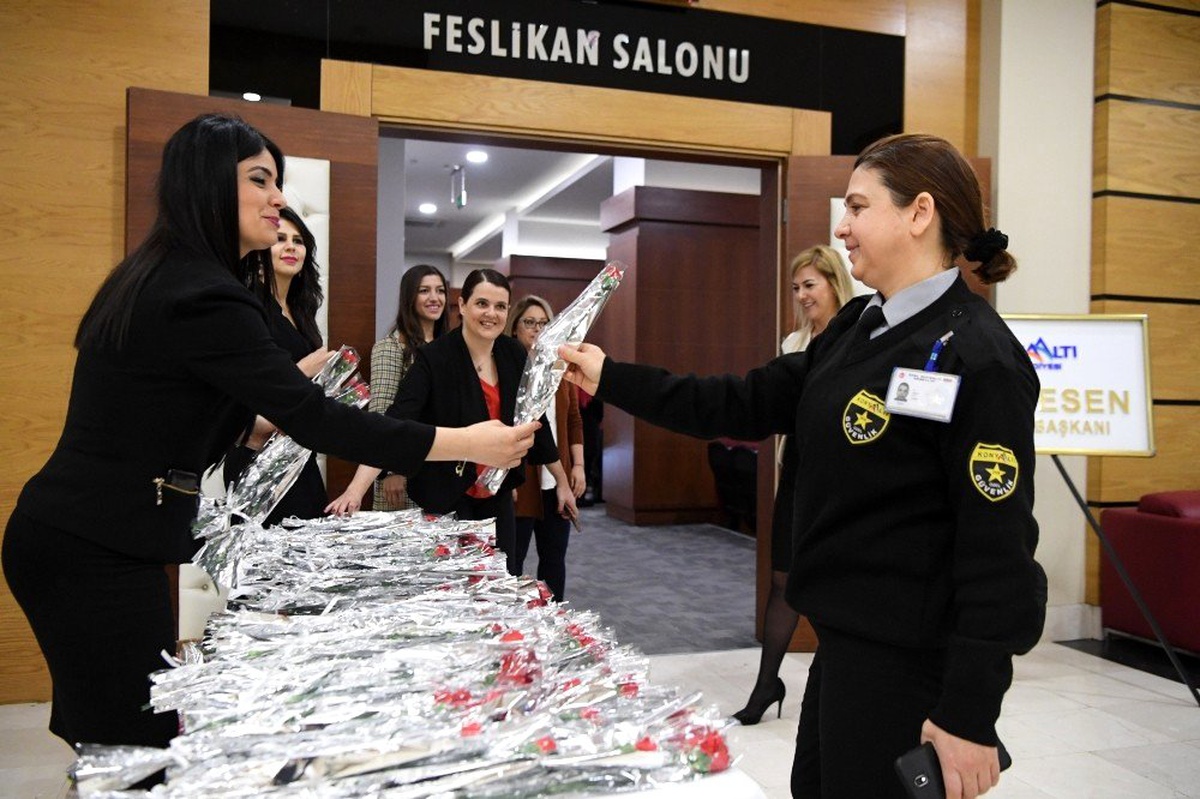 Başkan Esen, personelin "Kadınlar Günü"nü kutladı