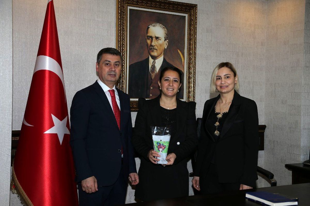 Başkan Şimşek, kadın çalışanların Kadınlar Günü\'nü kutladı