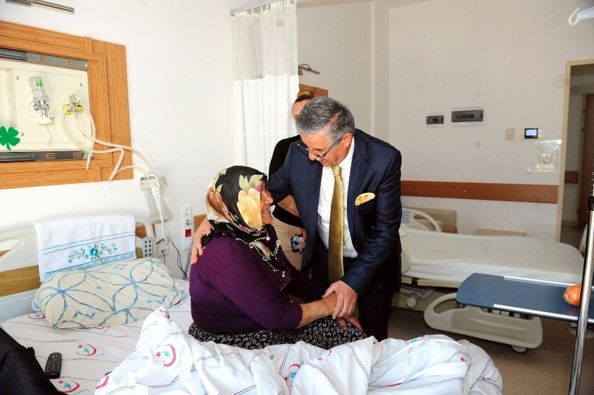Başkan Topaloğlu\'dan hastalara geçmiş olsun ziyareti