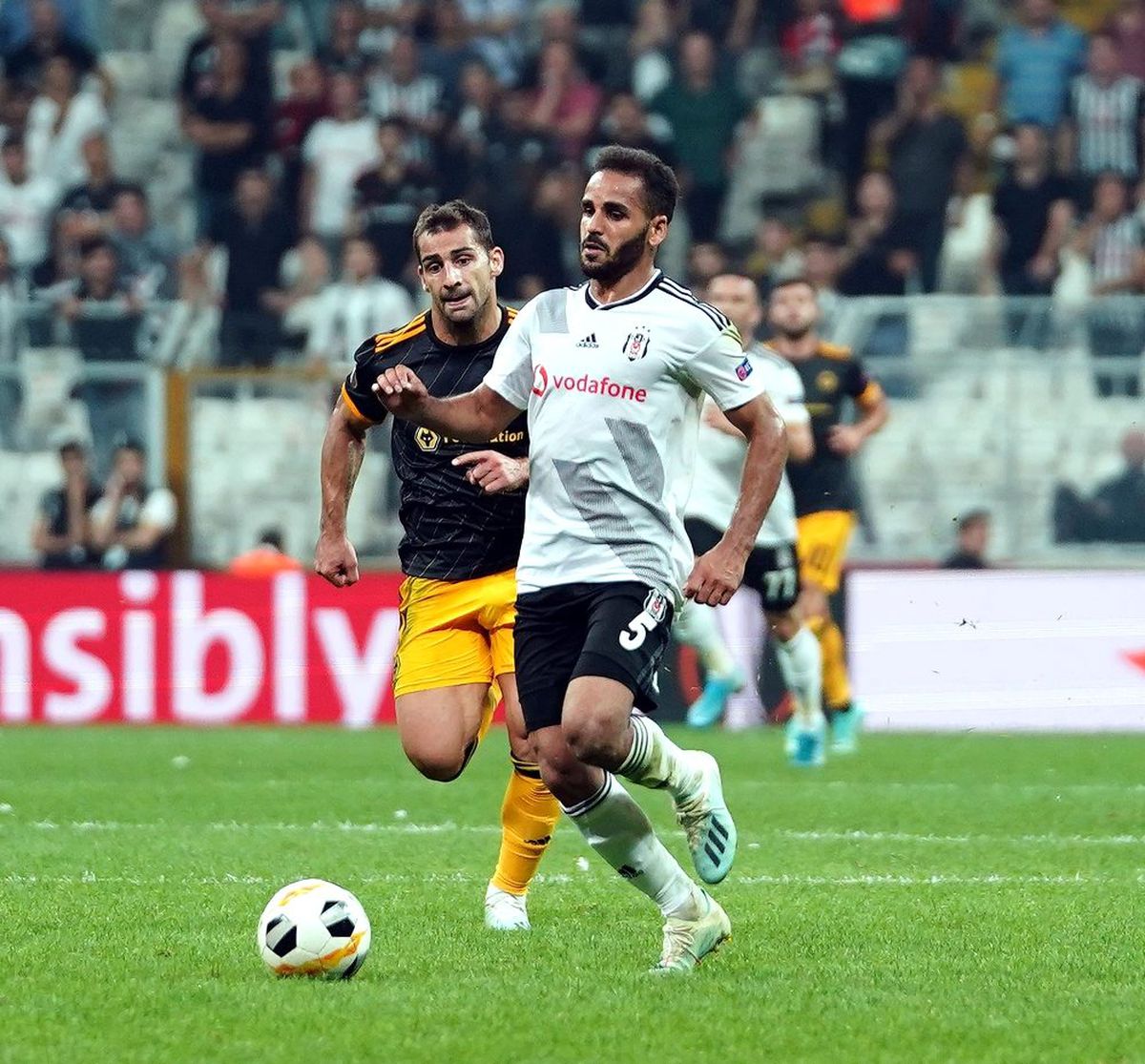 Beşiktaş\'ta Douglas sezonu kapadı