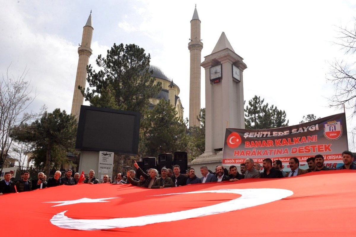 Bingöl\'de şehit ve gazi ailelerinden, Mehmetçiğe destek