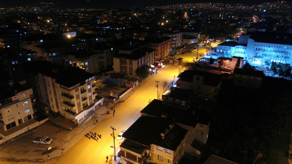 Büyükşehir\'den Hatay\'a gece gündüz hizmet