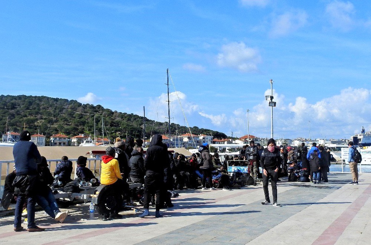 Çeşme\'de göçmenleri Sahil Güvenlik kurtardı