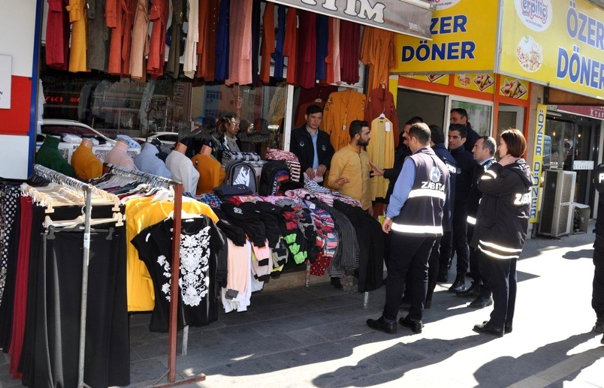 Cizre Belediyesinden esnafa kaldırım işgali uyarısı