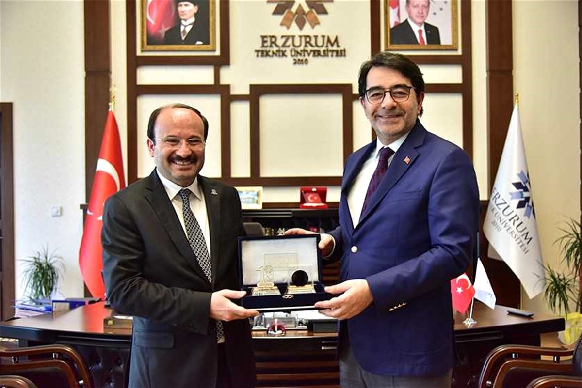 Cumhurbaşkanlığı İnsan Kaynakları Ofisi Başkanı Atay\'dan ETÜ Rektörü Çakmak\'a ziyaret