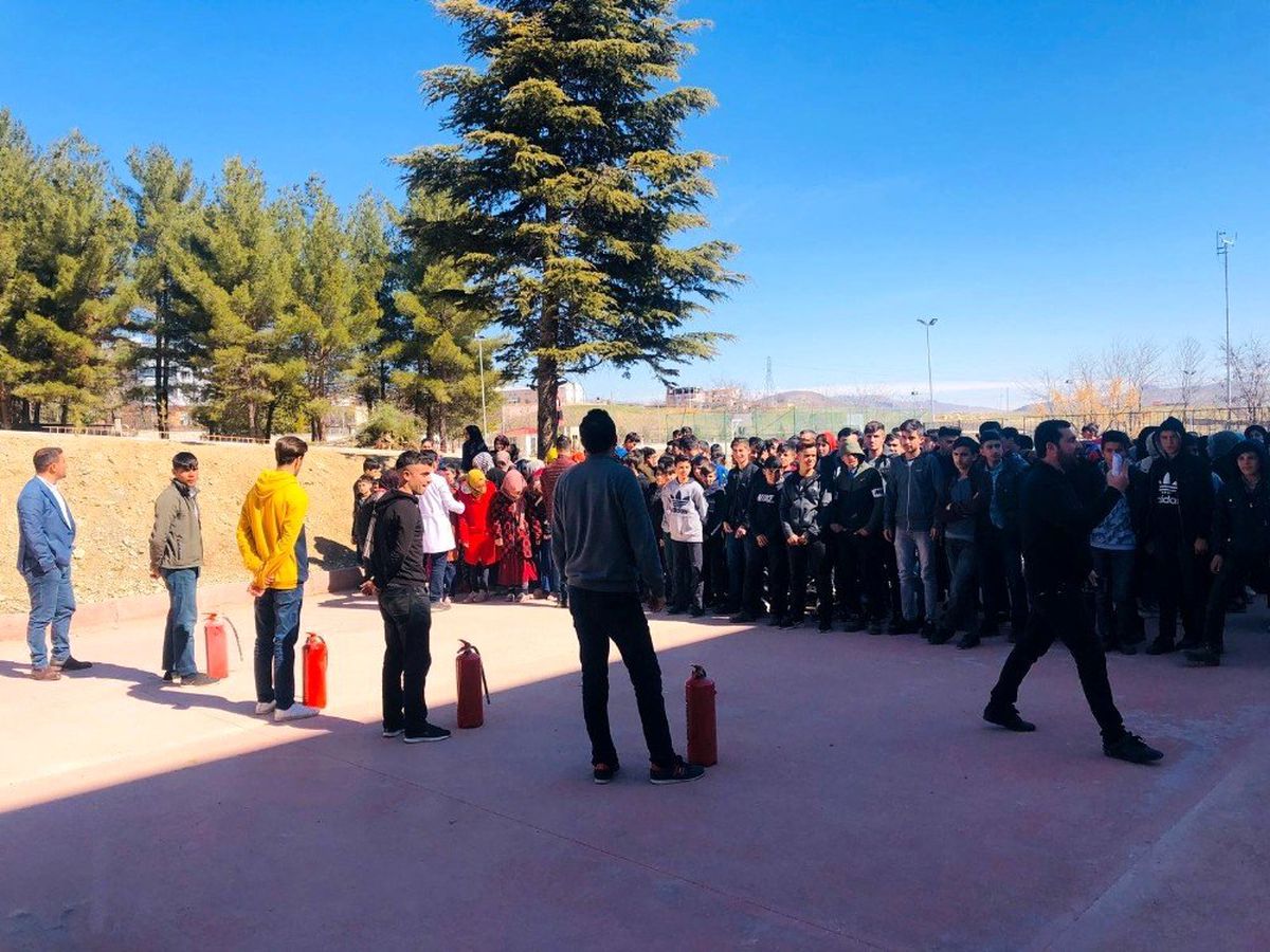 Dicle\'de öğrencilere yönelik deprem ve yangın tatbikatı