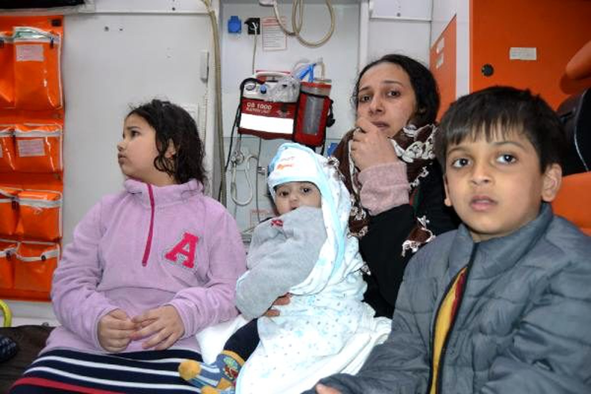 Didim açıklarında göçmenleri taşıyan bot battı: 14 göçmen kurtarıldı