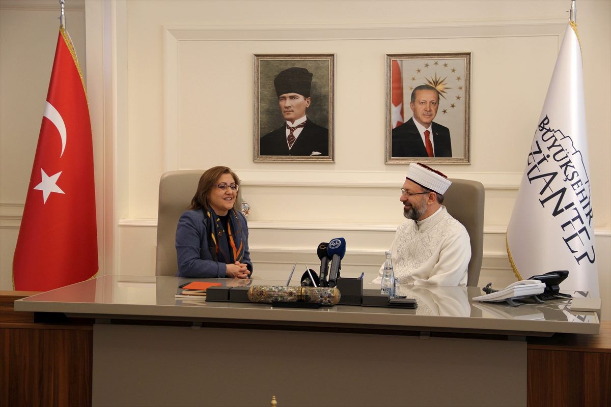 Diyanet İşleri Başkanı Erbaş\'tan Vali Gül ve Başkan Şahin\'e ziyaret