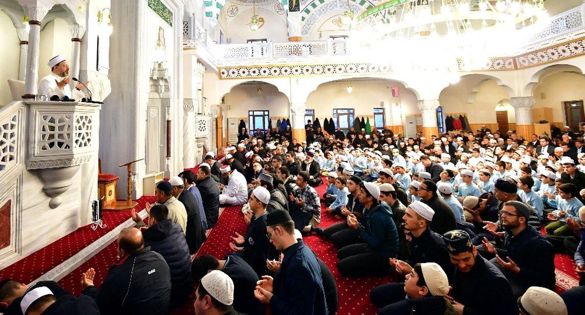 Diyanet İşleri Başkanı Prof. Dr. Erbaş şehitler için dua etti