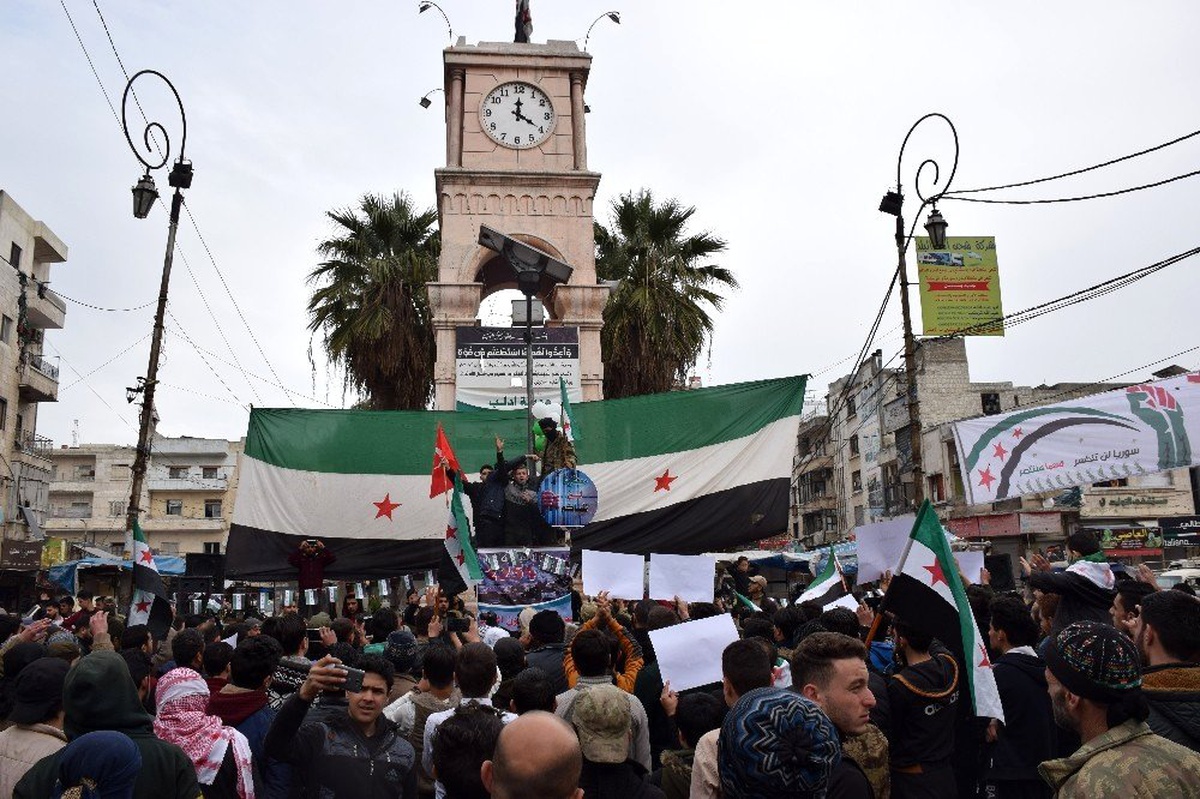 El Bab\'da yüzlerce kişi, rejim ve Rusya\'yı protesto etti