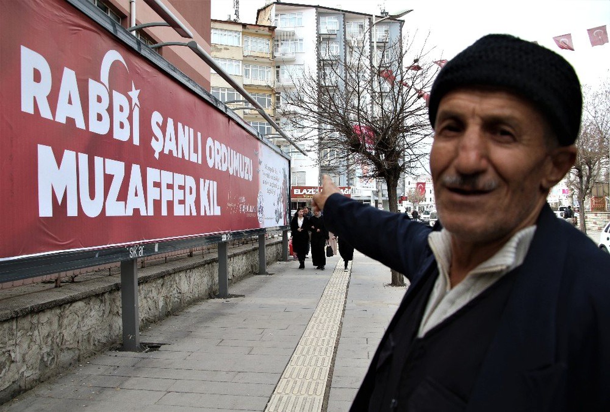 Elazığ "Şehitler Tepesi Boş Değil" yazılarıyla donatıldı