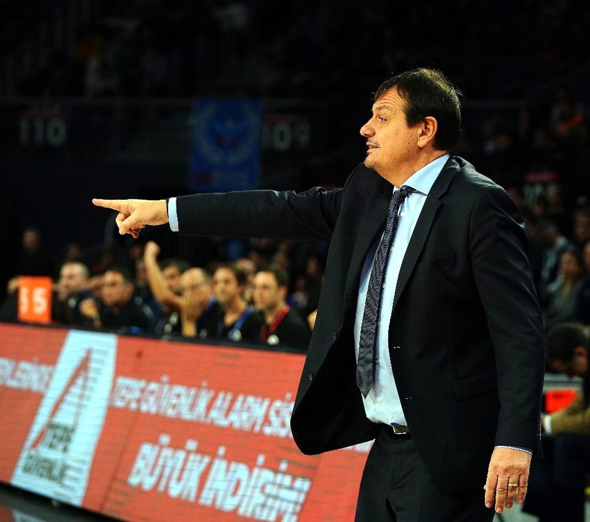 Ergin Ataman: "Fantastik basketbolla harika bir galibiyet aldık"