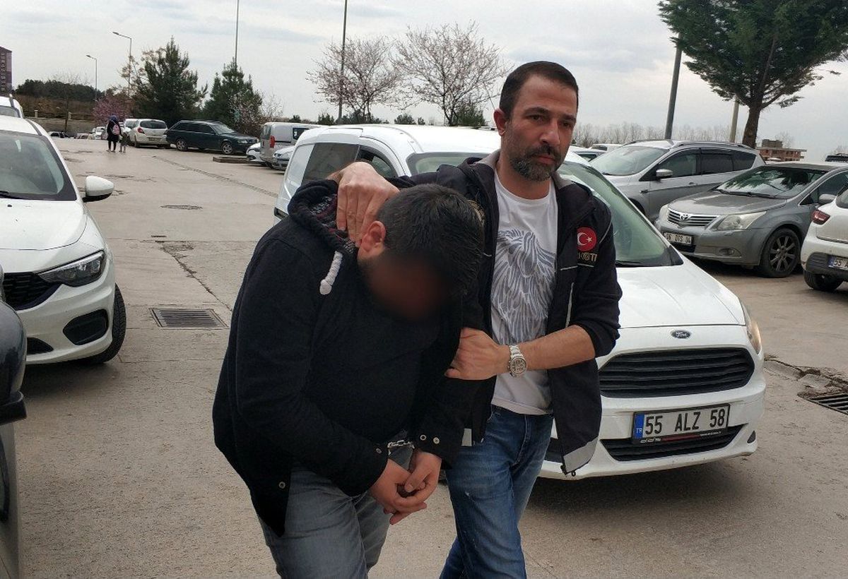 Evinde uyuşturucuyla yakalandı
