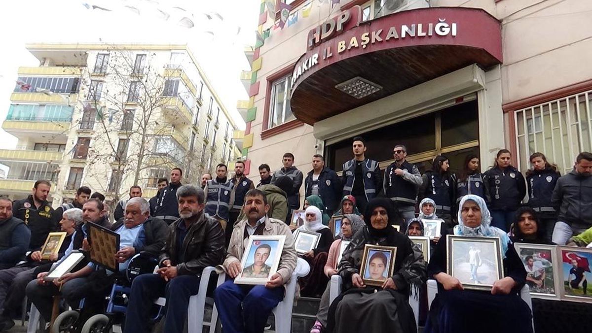 Evlat nöbetindeki ailelerden HDP\'lilere 8 Mart tepkisi