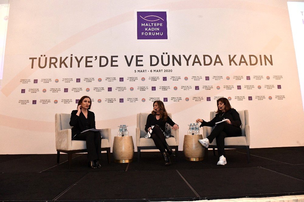 Gülben Ergen Maltepe\'de "kız kardeşleri" ile buluştu