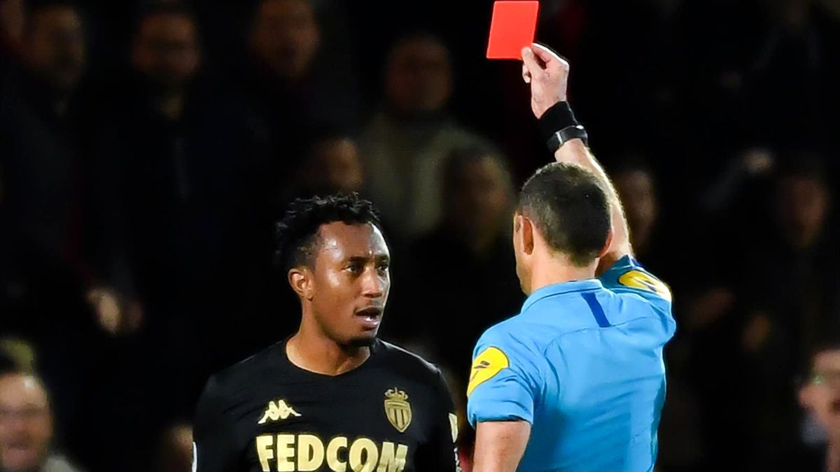 Hakemi iten Gelson Martins’in sezonu sona erdi
