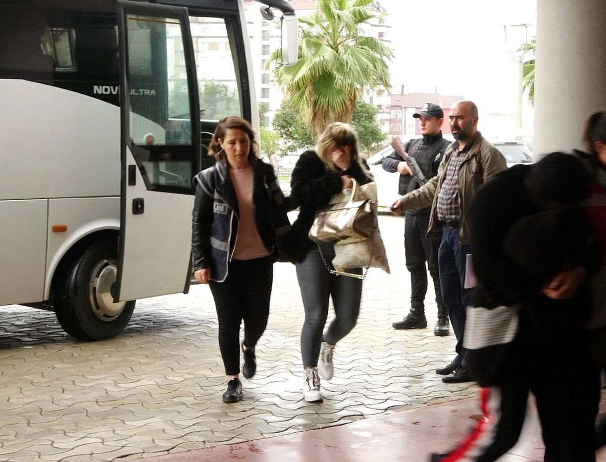 Hatay\'da fuhuş operasyonu: 21 gözaltı