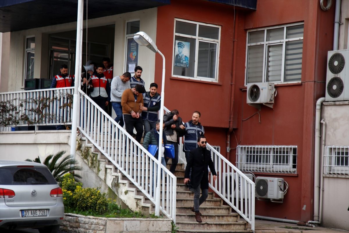 Hatay\'da fuhuş operasyonunda 10 kişi gözaltına alındı