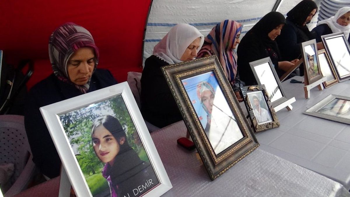 HDP önündeki ailelerin evlat nöbeti 186\'ncı gününde