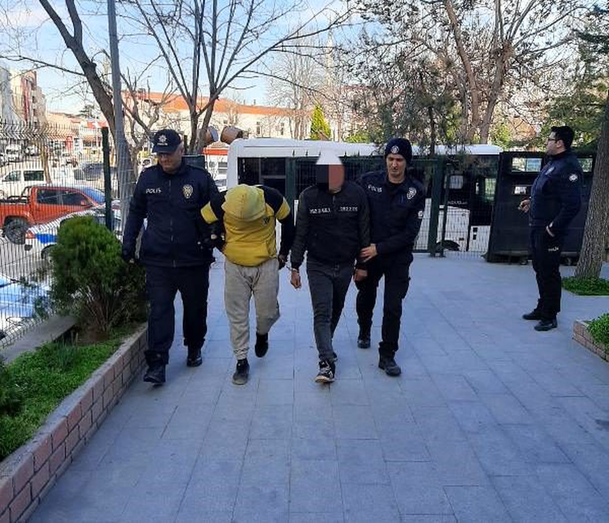 Hurda kablo hırsızları tutuklandı