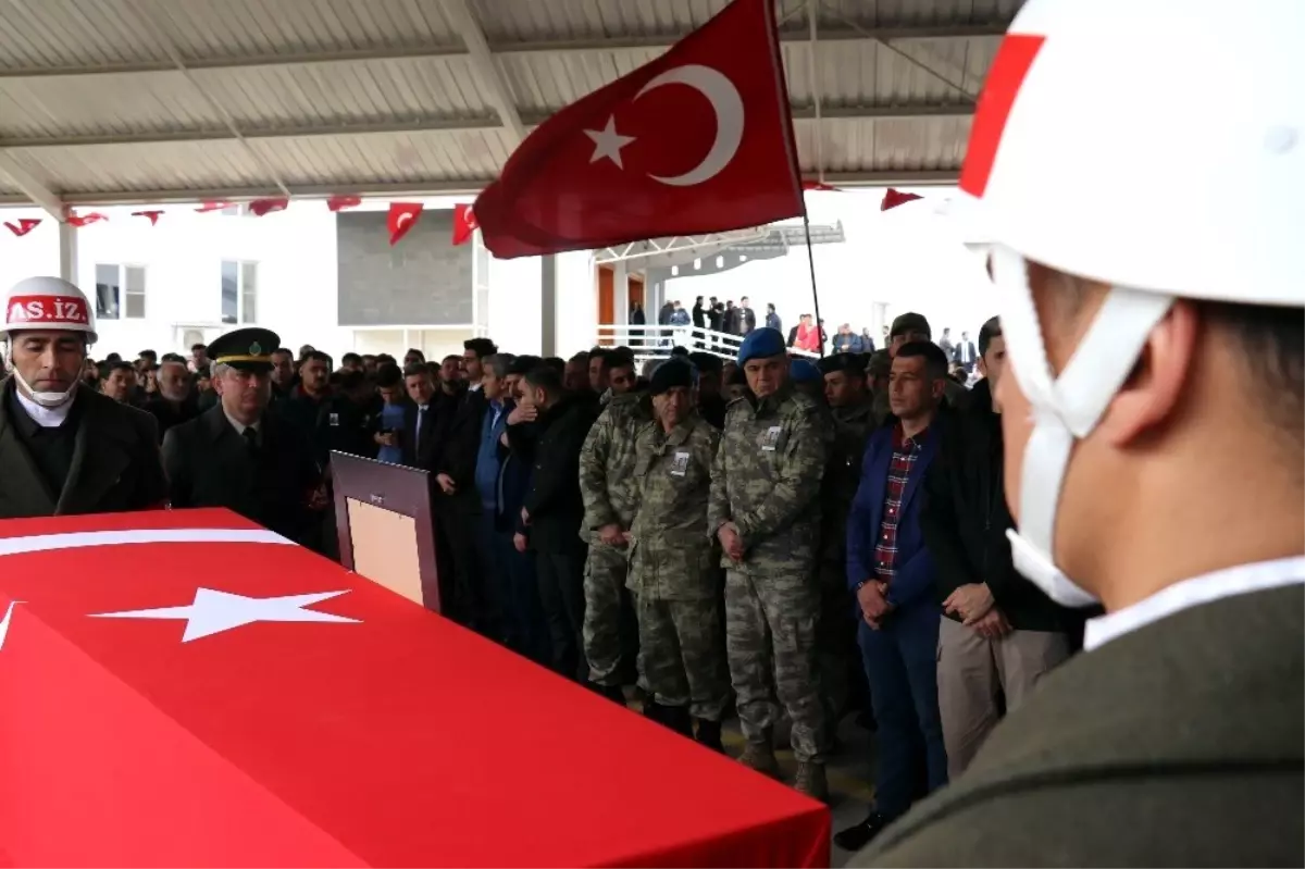 İdlib şehidi Gaziantep\'te son yolculuğuna uğurlandı