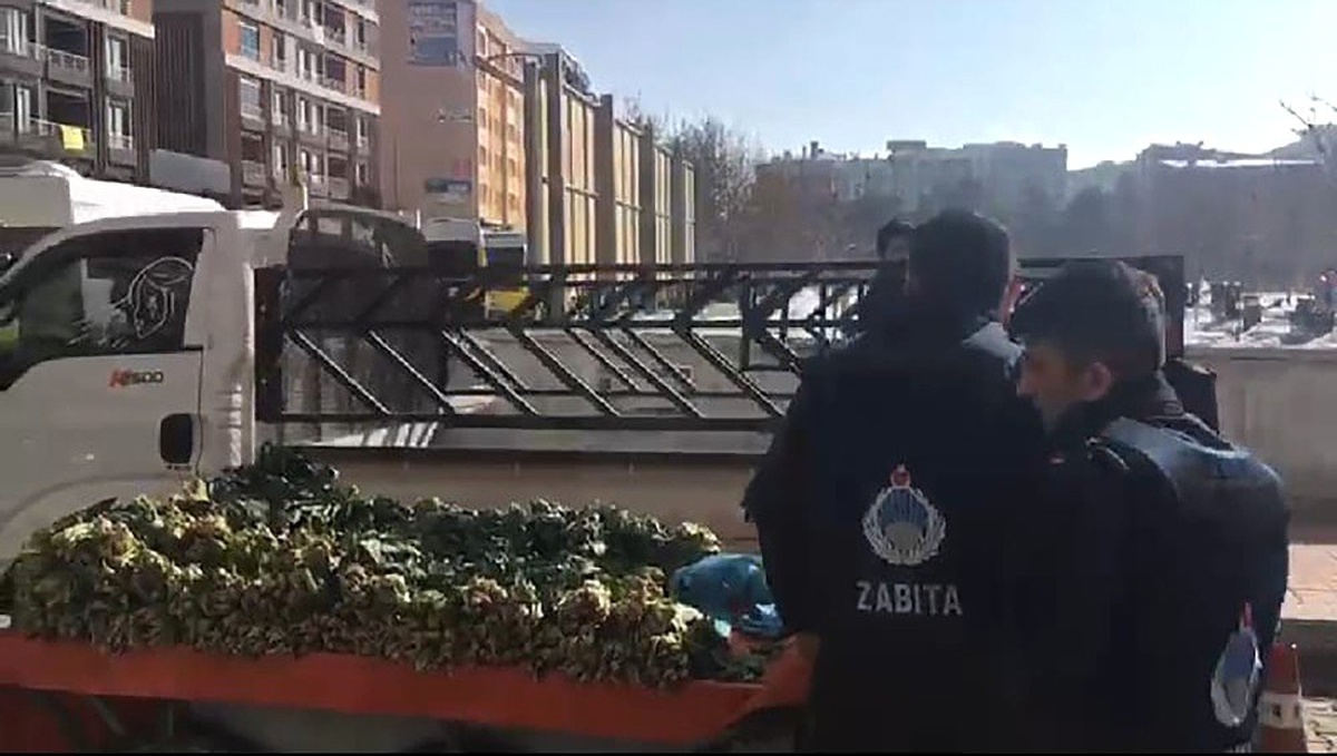 İpekyolu Belediyesinden seyyar ve kaldırım işgallerine müdahale