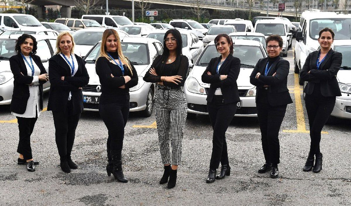 İzmir\'de toplu ulaşımda ve belediyedeki kadın şoförler dikkat çekiyor