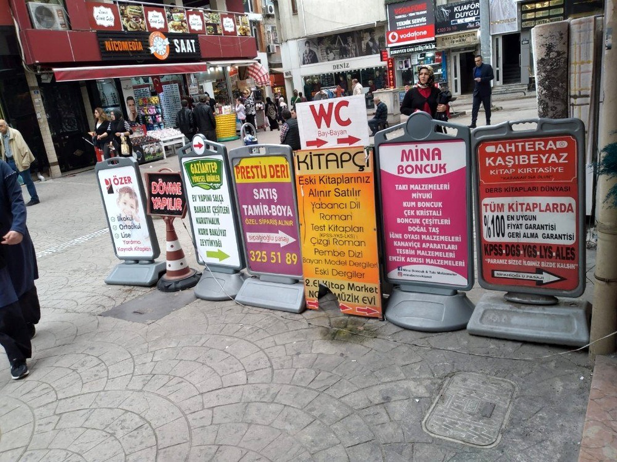 İzmit Zabıtası\'ndan kaldırım işgaline sıkı takip