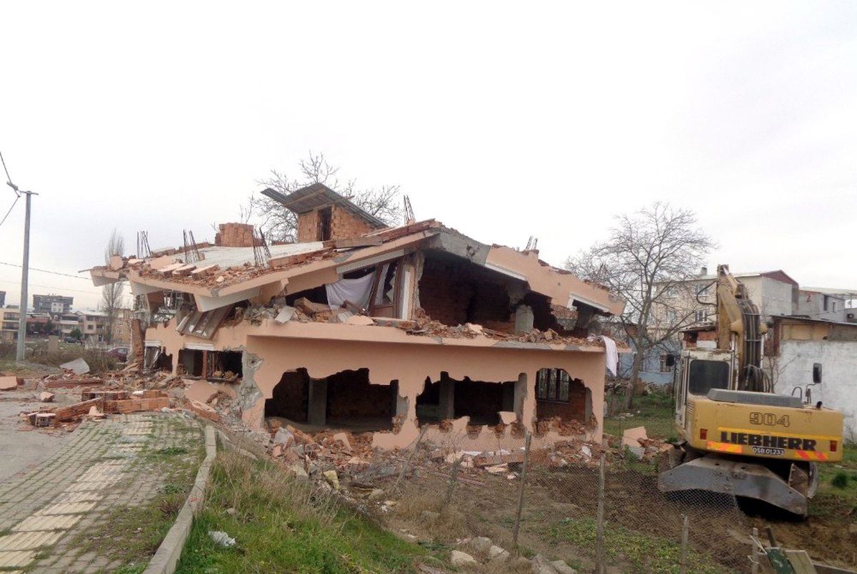 Kaçak eve balyoz