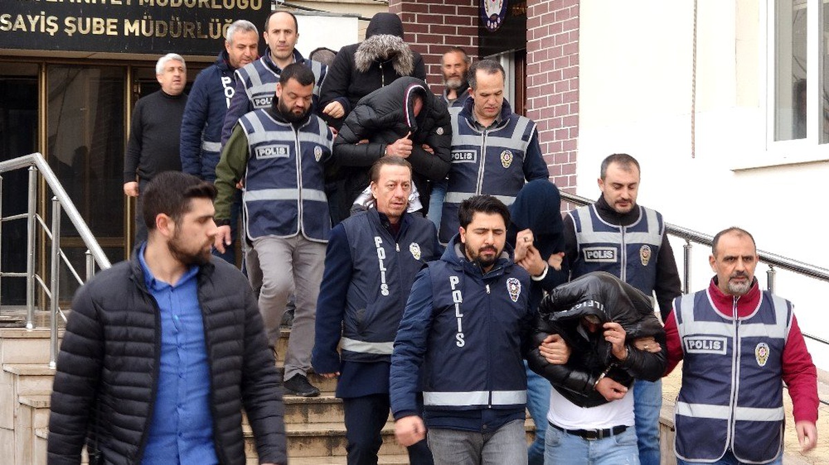 Kadınları fuhşa zorlayan 14 kişi adliyede...