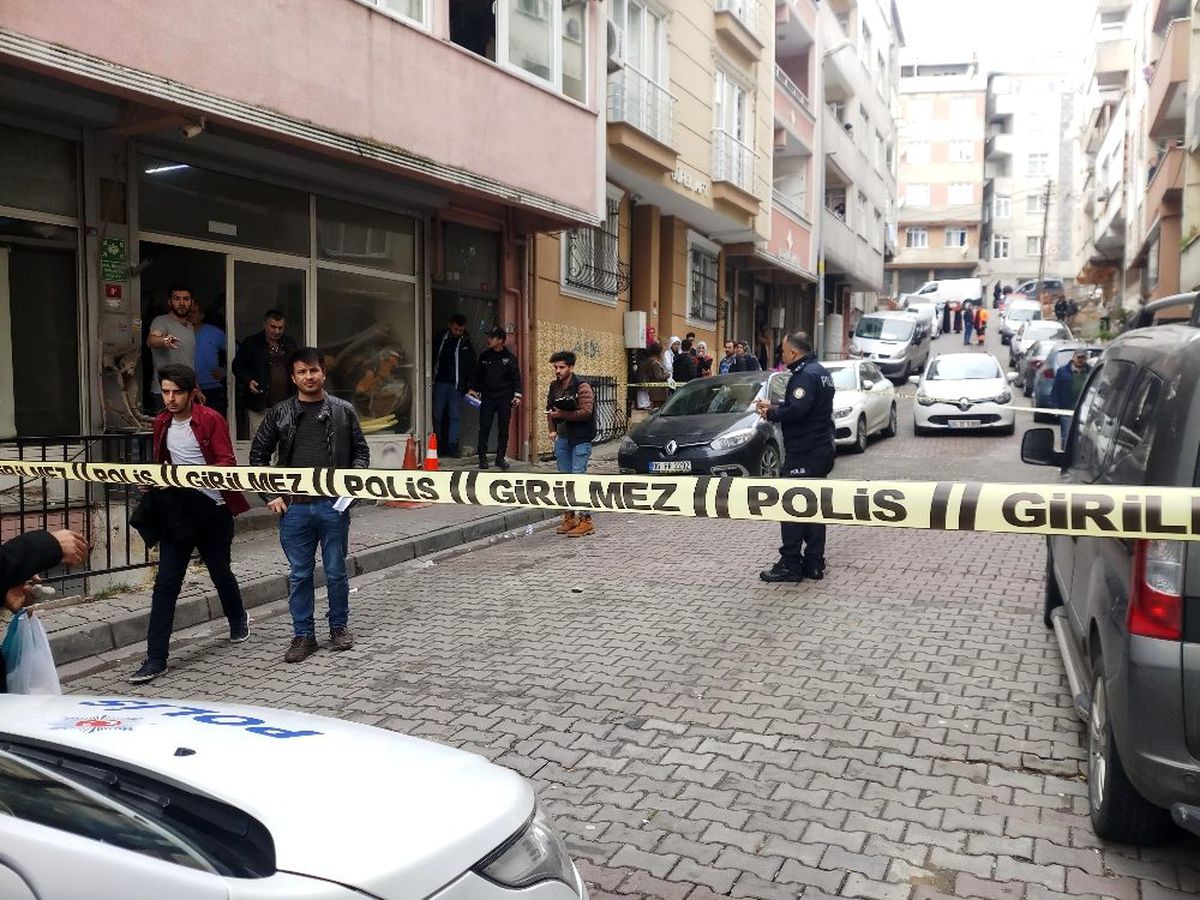 Kağıthane\'de dehşet: Eşini, kızını ve bir kişi vurup kaçtı