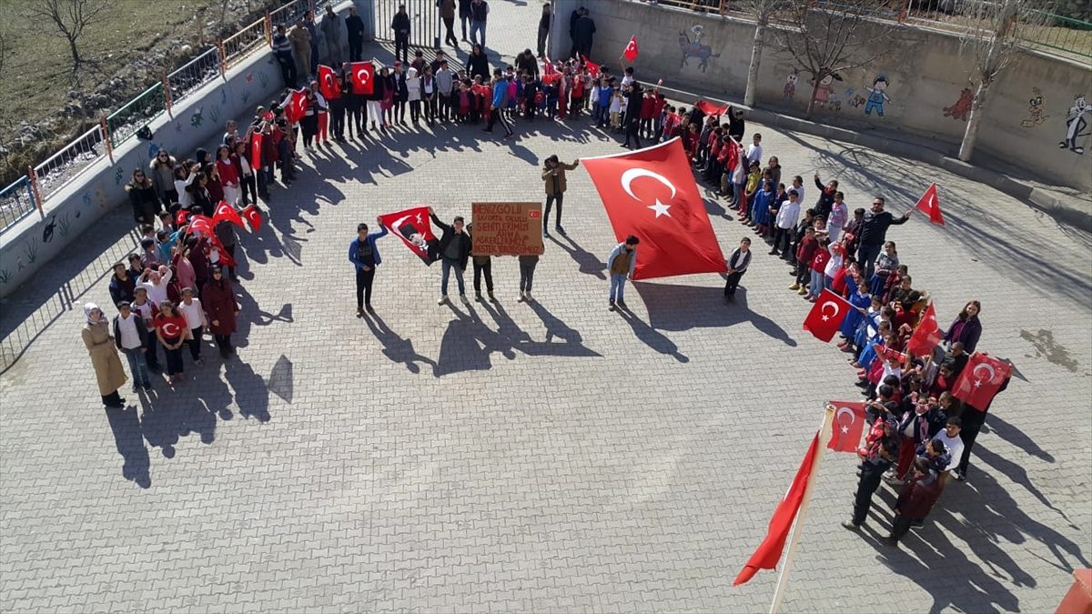 Kağızman\'da köy çocuklarından Bahar Kalkanı Harekatı\'na destek yürüyüşü