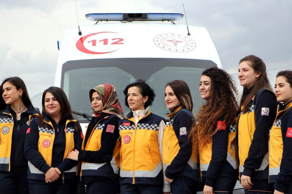 Kayseri\'de kadın acil sağlık personeline ambulans sürüş eğitimi
