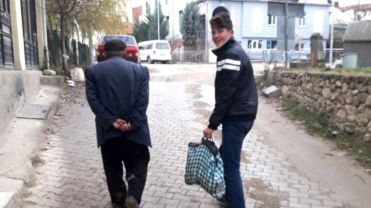 Kimya alanı öğrencileri: "Pazar eşyalarını biz taşırız"