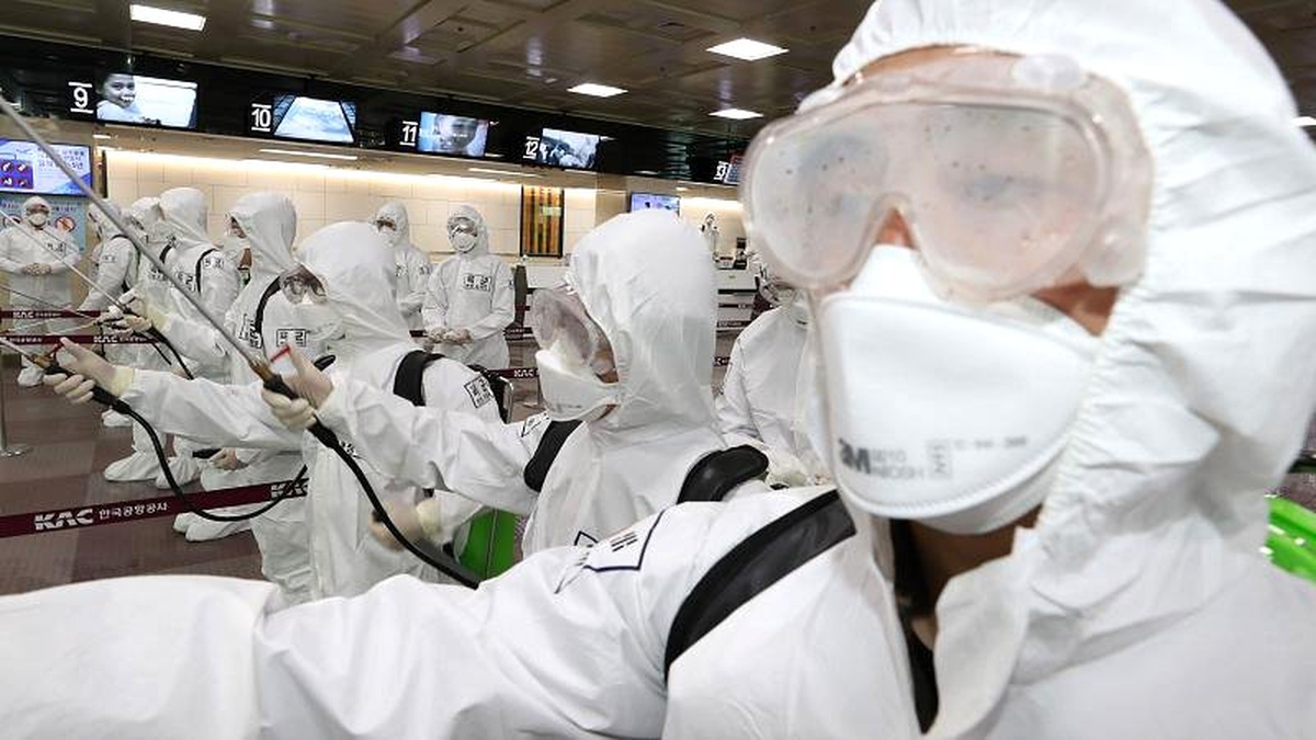 Koronavirüsten etkilenenlerin sayısı 100 bini buldu, ekonomik sıkıntı kapıda