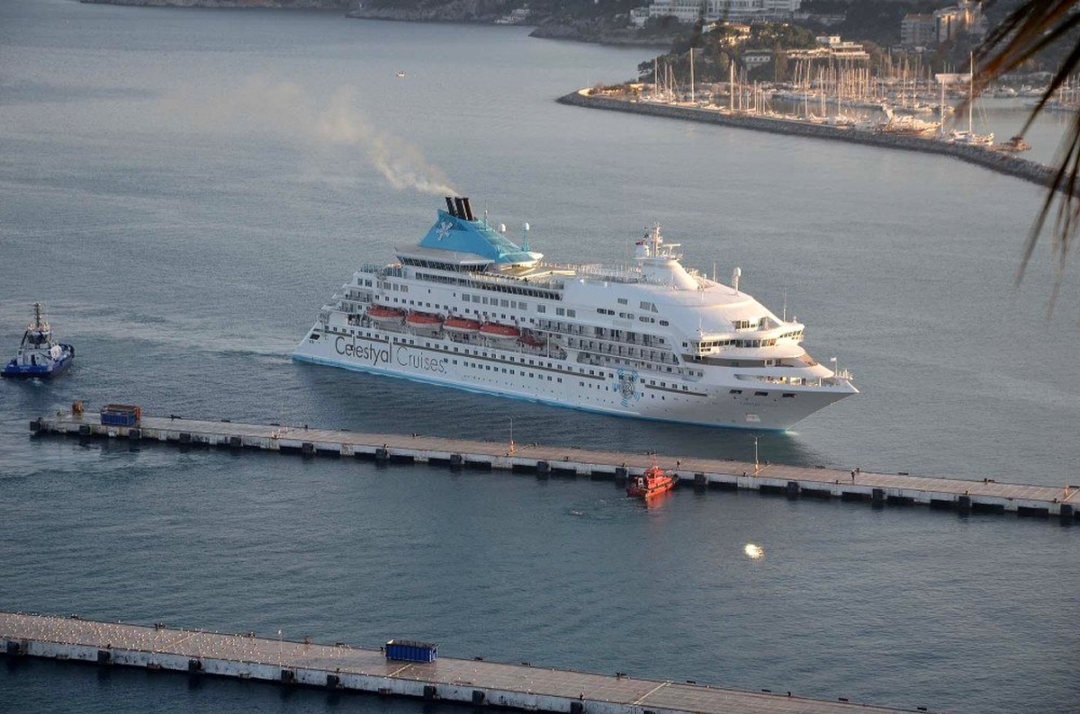 Kuşadası\'nda kruvaziyer turizm bereketi