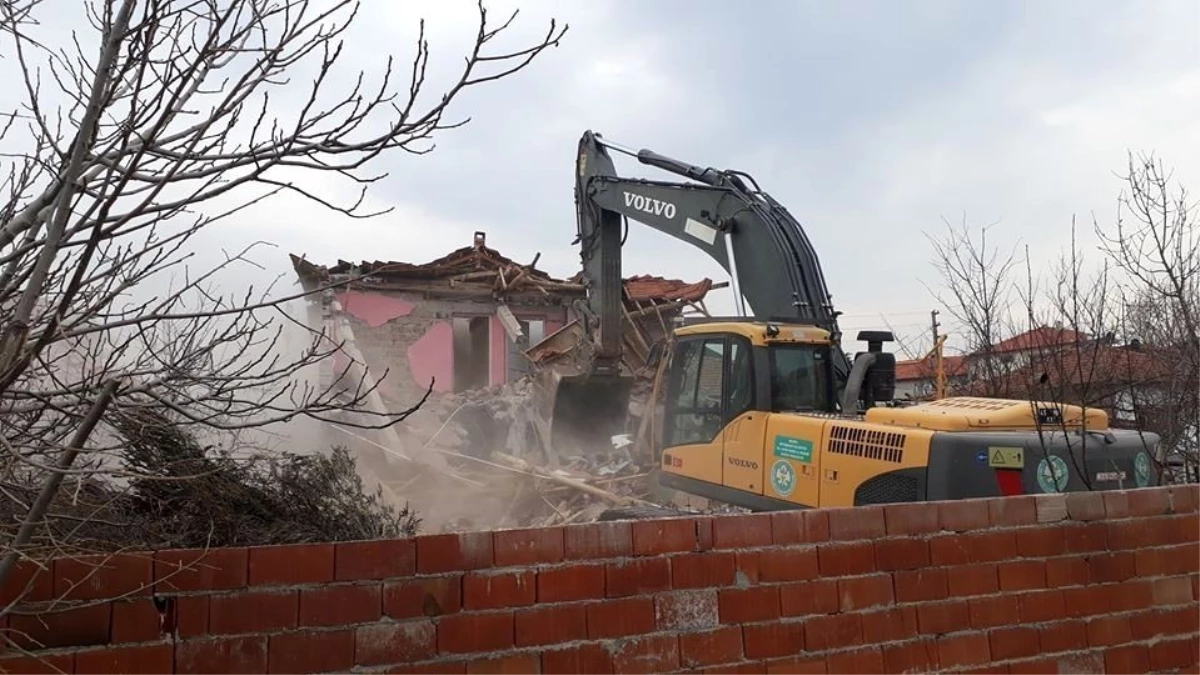Manisa\'da depremde hasar gören 151 binanın yıkımı tamamlandı