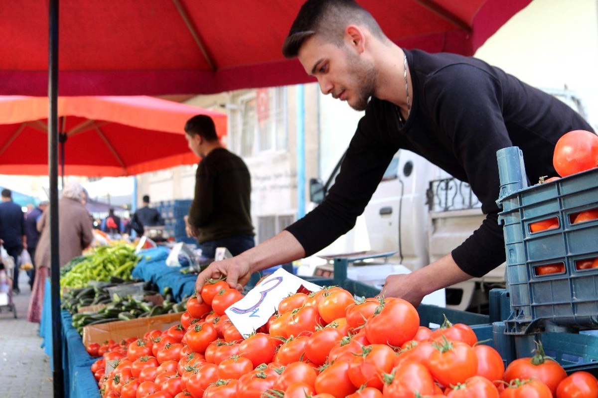 Marketteki sebze ve meyve fiyatları pazardakiyle aynı