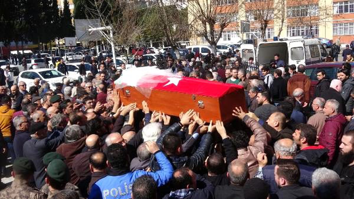 Meslektaşı tarafından öldürülen polis memuru, toprağa verildi