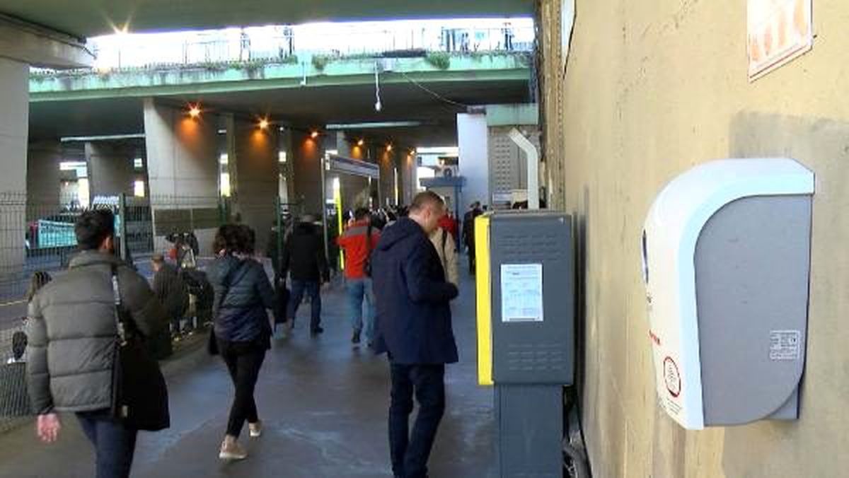 Metrobüs duraklarında "virüs" önlemi