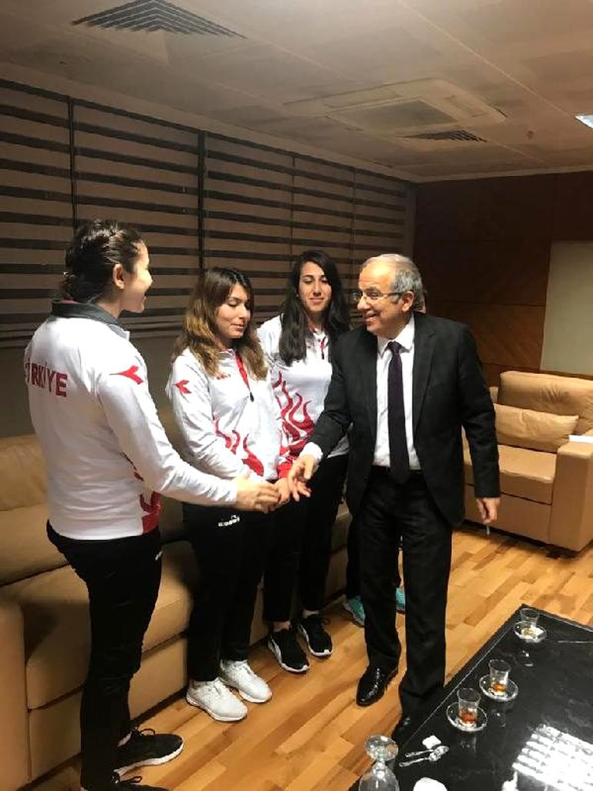 Murat Kocakaya, görme engelli milli sporcuları ziyaret etti