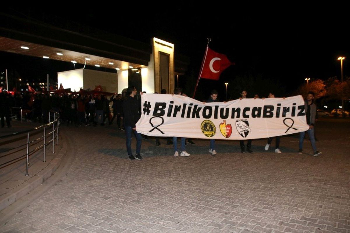 Nevşehir\'de taraftar öğrenciler "Bahar Kalkanı Harekatı" na destek için yürüdü